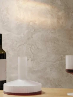 Mondgeblazen decanter Ripple met groefreliëf, 1.1 L^ferm LIVING Fashion