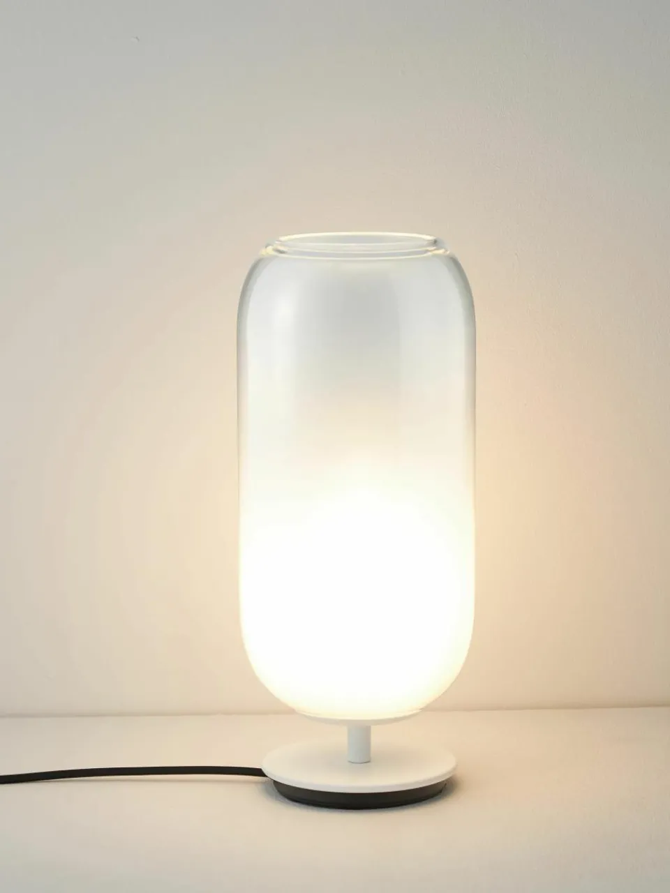 Mondgeblazen tafellamp Gople, in verschillende formaten^Artemide Online