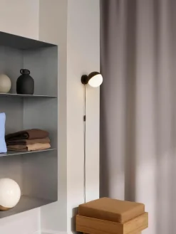 Mondgeblazen wandlamp VL Studio met stekker^Louis Poulsen New