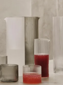 Mondgeblazen waterkaraf Ripple met groefreliëf, 1.1 L^ferm LIVING Best