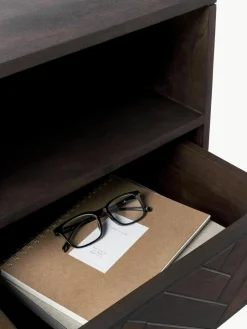 Nachtkastje Luca van mangohout met visgraat-patroon^Westwing Collection Outlet