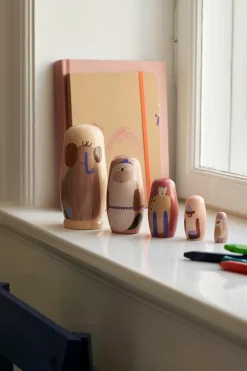 Nestpoppen Critter van Schima Superba hout, set van 5^ferm LIVING Kids New