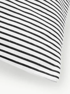 Omkeerbare flanellen kussenhoes Noan met notenkrakermotief^Westwing Collection Outlet