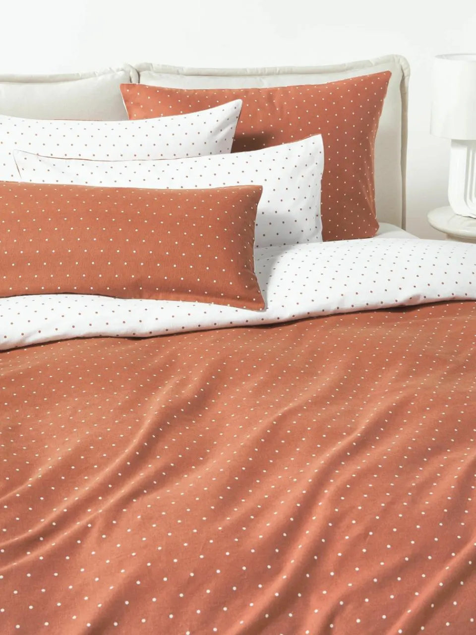 Omkeerbare flanellen kussenhoes Betty, met stippels^Westwing Collection Fashion