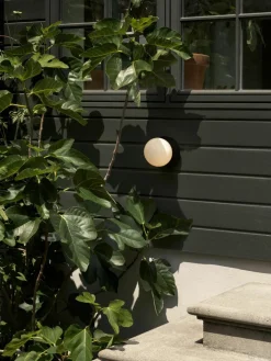 Outdoor wandlamp Liila^Nuura Hot
