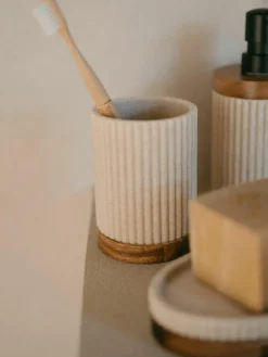 Ovaal zeepbakje Laura met houten decoratie^ANDREA HOUSE New