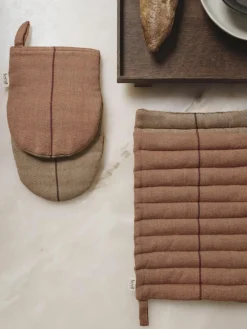 Pannenlappen Ito van biokatoen, 2 stuks^ferm LIVING Hot