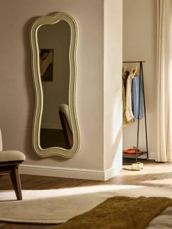 Passpiegel Cosimo met golvende lijst^Westwing Collection Fashion