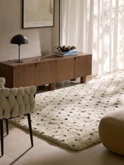 Pluizig hoogpolig vloerkleed Ayana, met stippels^Westwing Collection Best