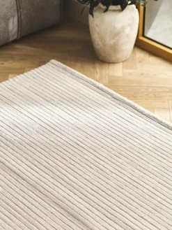 Pluizig hoogpolig vloerkleed Wes met hoog-laag structuur, handgeweven^Westwing Collection Outlet