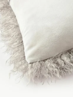 Pluizige kussenhoes van imitatievacht Morten, gekruld^Westwing Collection Outlet