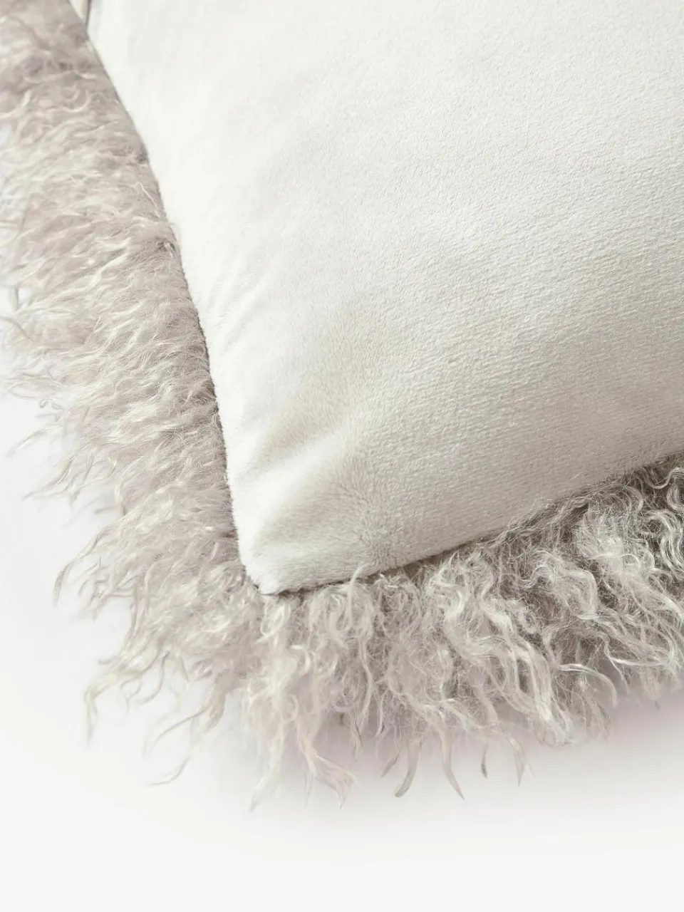 Pluizige kussenhoes van imitatievacht Morten, gekruld^Westwing Collection Outlet