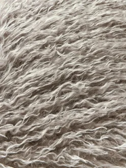 Pluizige kussenhoes van imitatievacht Morten, gekruld^Westwing Collection Outlet
