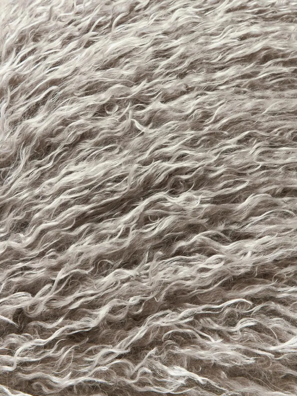 Pluizige kussenhoes van imitatievacht Morten, gekruld^Westwing Collection Outlet