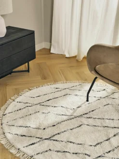 Rond katoenen vloerkleed Bina met ruitjesmotief, handgetuft^Westwing Collection Online