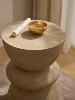 Ronde bijzettafel Benno van mangohout^Westwing Collection New