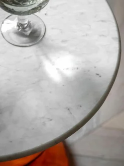 Ronde bijzettafel Turin van glas en marmer, mondgeblazen^Westwing Best