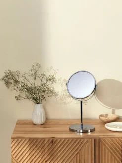 Ronde make-upspiegel Flip met vergrootglas en metalen voet^Westwing Outlet