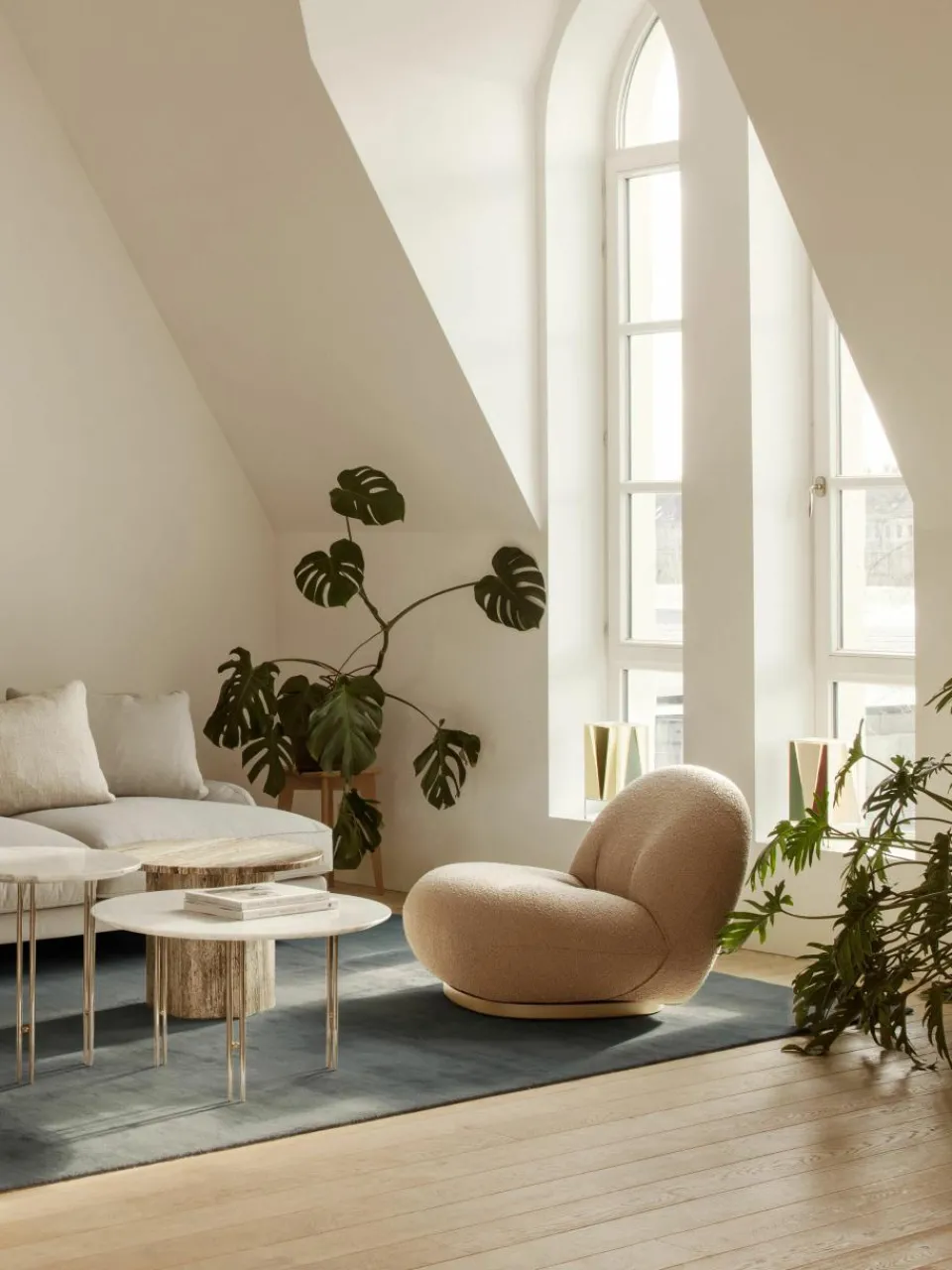 Ronde marmeren salontafel IOI, Ø 70 cm^GUBI Clearance