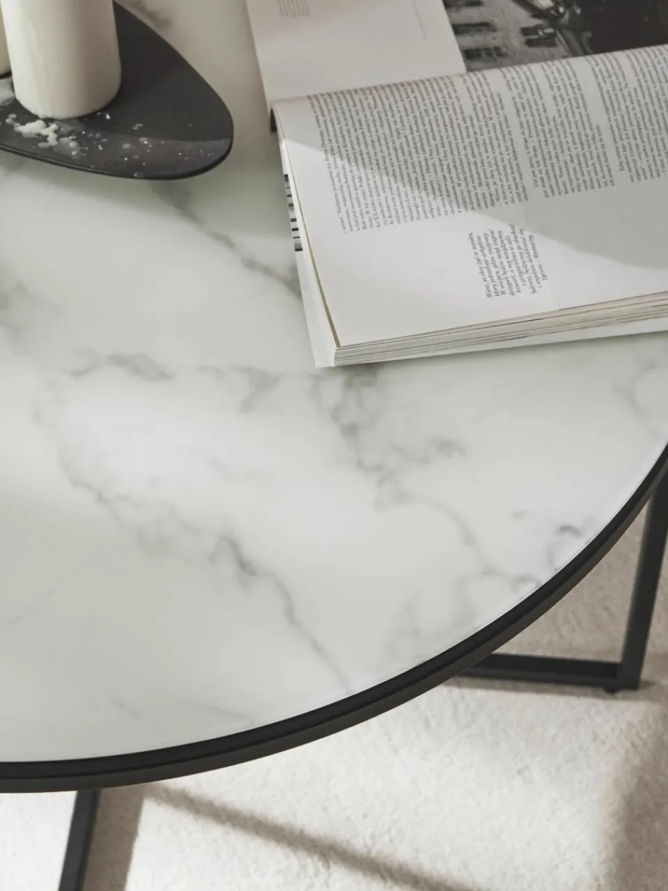 Ronde salontafel Antigua met glazen tafelblad in marmerlook^Westwing Collection New
