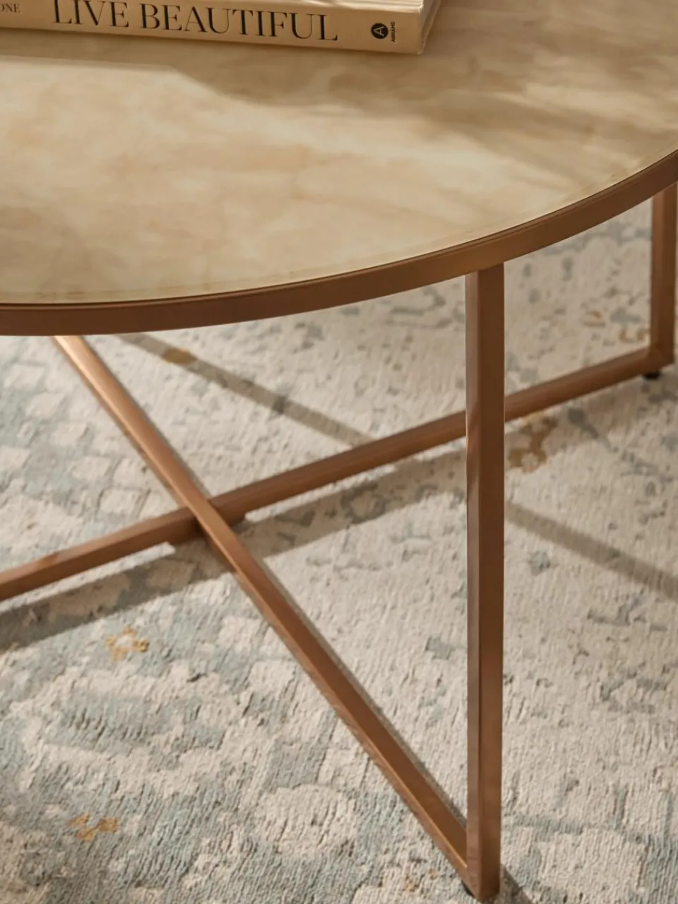 Ronde salontafel Antigua met glazen tafelblad in marmerlook^Westwing Clearance
