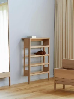 Schoenenkast A Line van eikenhout^Form & Refine New