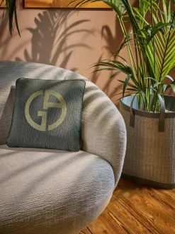 Sierkussen Janette met Giorgio Armani-logo^Armani Casa New