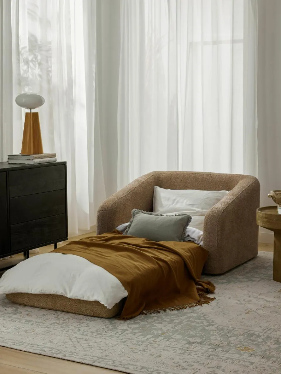 Slaapfauteuil Eliot uit teddy-bouclé^Westwing Collection Online