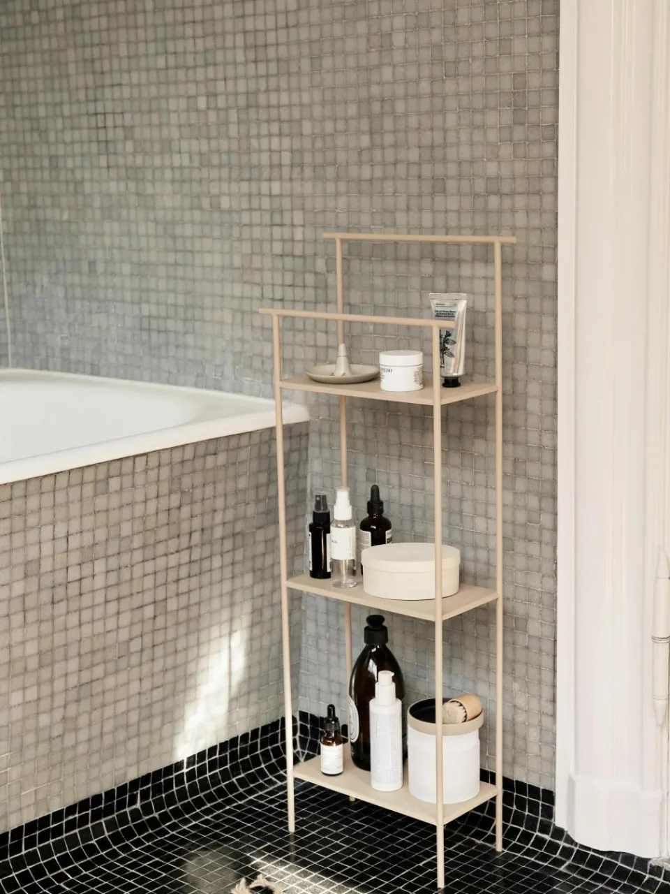 Smalle metalen wandrek Dora^ferm LIVING New