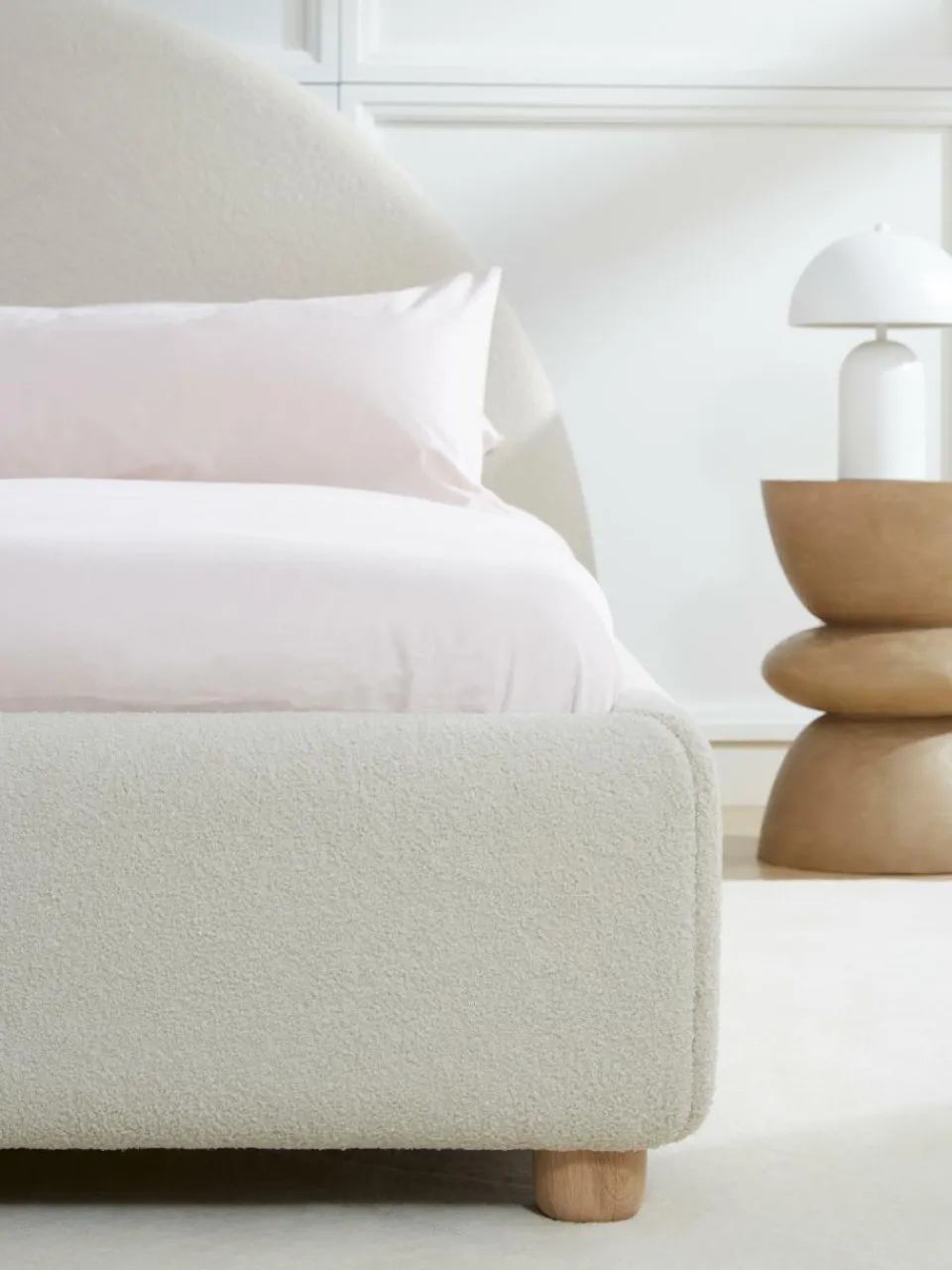 Teddy gestoffeerd bed Ebba^Westwing Collection Fashion