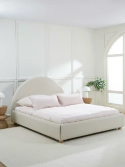 Teddy gestoffeerd bed Ebba^Westwing Collection Fashion