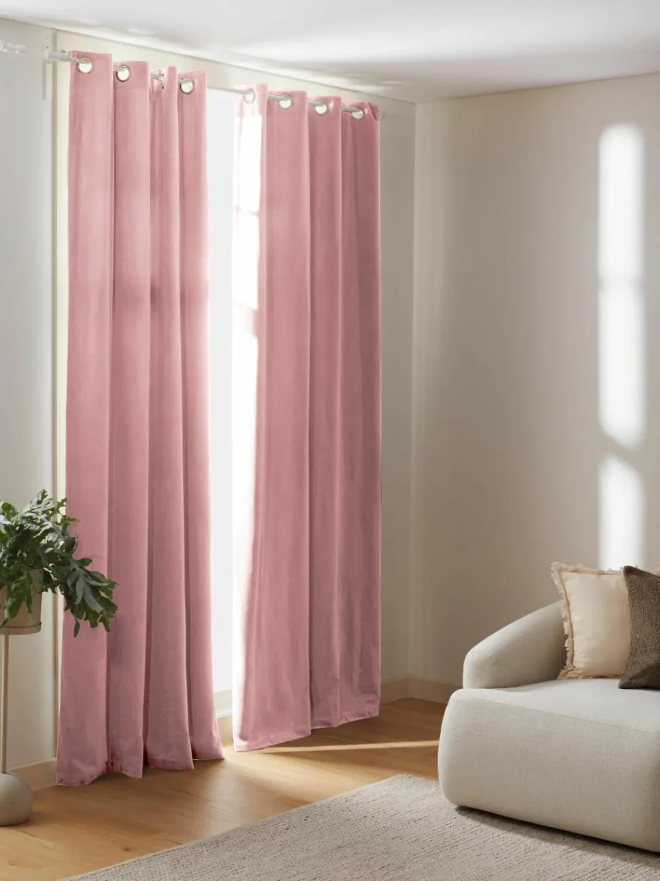 Verduisterend fluwelen gordijn Rush met oogjes, 2 stuks^Westwing Collection Best