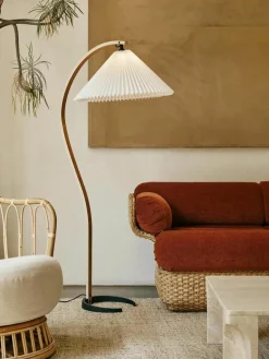Verstelbare vloerlamp Timberline^GUBI Best