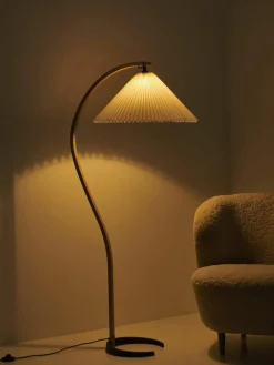 Verstelbare vloerlamp Timberline^GUBI Best