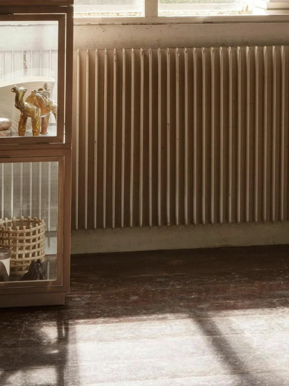 Vitrinekastbasis Miru van eikenhout^ferm LIVING Best