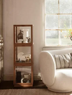 Vitrinekastbasis Miru van eikenhout^ferm LIVING Best