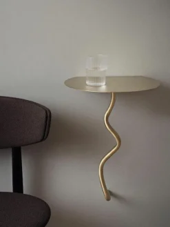 Wandbijzettafel Curvature van messing^ferm LIVING New