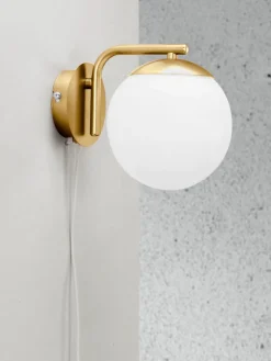 Wandlamp Grant met stekker van opaalglas^Westwing Best