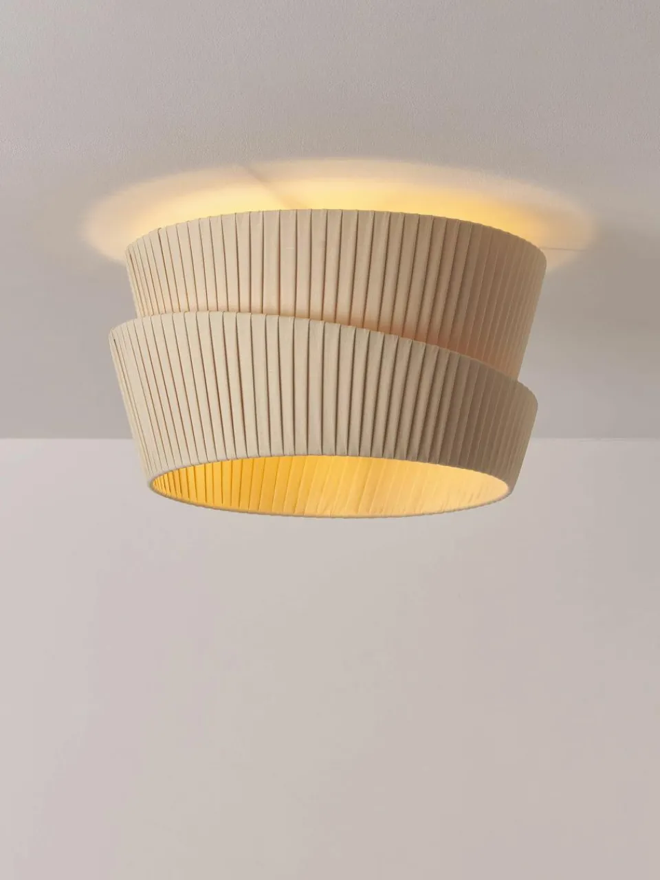 Wandlamp Nyla met asymmetrische lampenkap^Westwing Collection Online