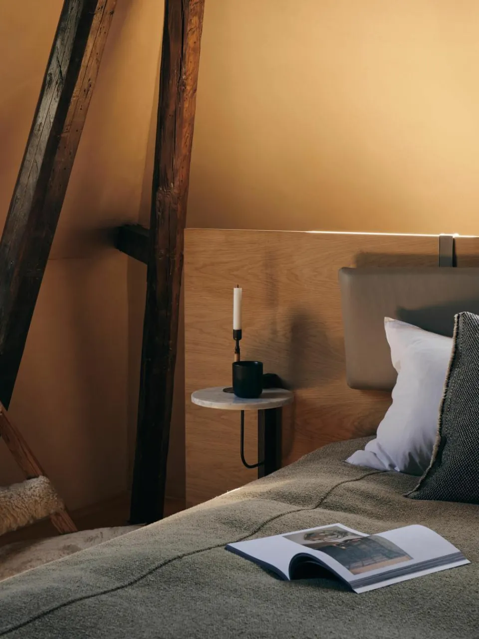 Wandrek Corbel met marmeren tafelblad^Audo Copenhagen Outlet