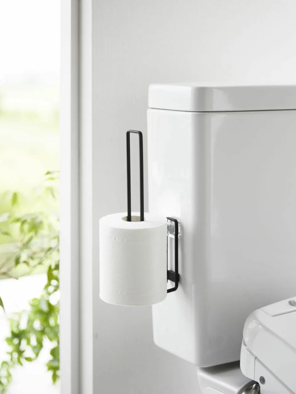 Wandtoiletrolhouder Tower met zelfklevende haken^Yamazaki Hot