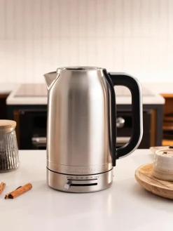 Waterkoker Almond, 1.7 L^KitchenAid Discount