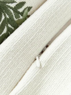 Winter geborduurde kussenhoes Imala met kwastjes^Westwing Collection New