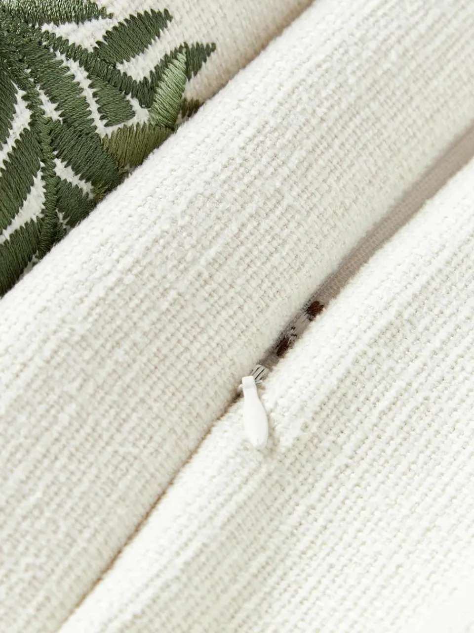 Winter geborduurde kussenhoes Imala met kwastjes^Westwing Collection New