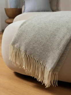 Wollen plaid Tirol met visgraatpatroon en franjes^Westwing Online