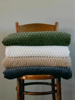 Zachte plaid Maja met gestructureerd oppervlak^Sagaform Clearance