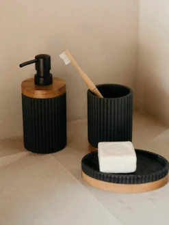 Zeepdispenser Laura met houten decoratie^ANDREA HOUSE Online