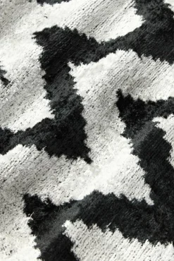 Zijden fluwelen kussenhoes Velvety met zigzag patroon^Westwing New