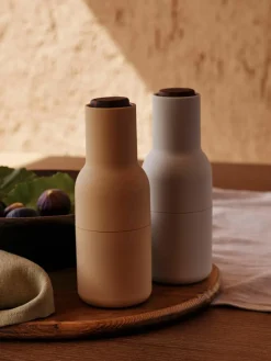 Zout- en pepermolen Bottle Grinder met walnootdeksel, set van 2^Audo Copenhagen New