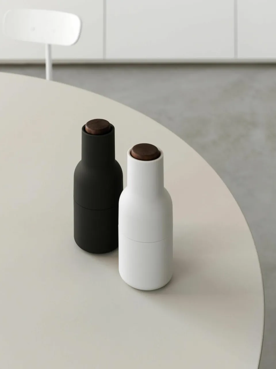 Zout- en pepermolen Bottle Grinder met walnootdeksel, set van 2^Audo Copenhagen New